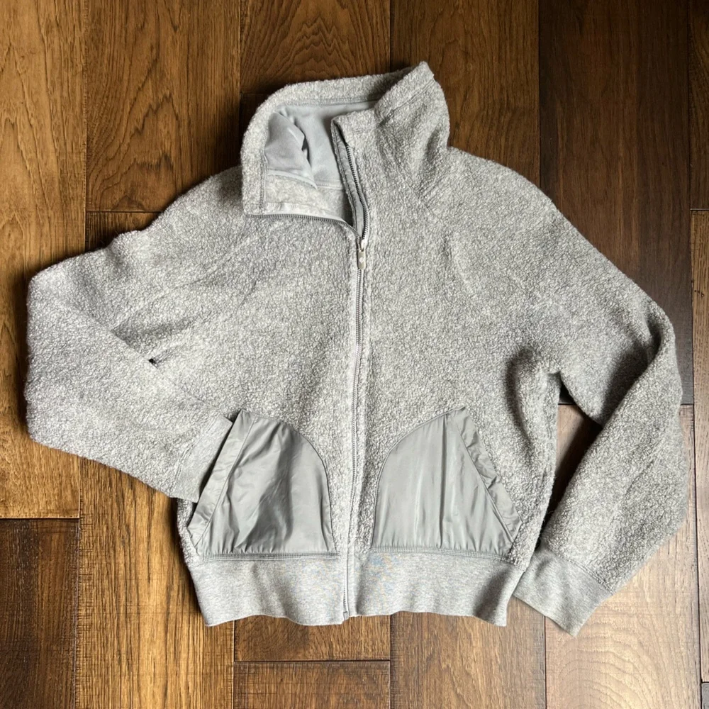 Lululemon So Sherpa cropped grey boucle jacket women’s size 6 - Picture 5 of 10